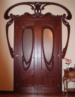 Основные характеристики и преимущества элитных деревянных дверей